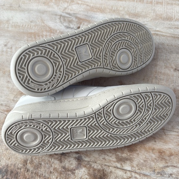 Veja V-10 Sneakers {Full White/Natural} 8/39 - Picture 8 of 11